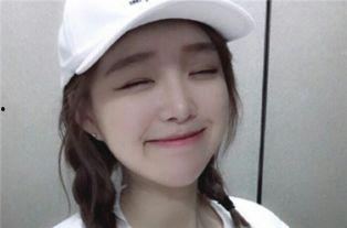 吃瓜自拍姿势视频,姿势各不同，揭秘网红吃瓜新潮流