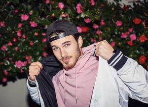 情感吃瓜博主男生,揭秘吃瓜博主男生的情感世界