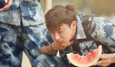 明星吃瓜买瓜图片高清,高清图集揭秘吃瓜买瓜瞬间