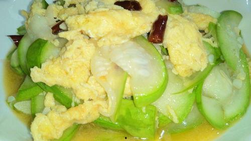 白色的瓜炒着吃,尽享田园风味
