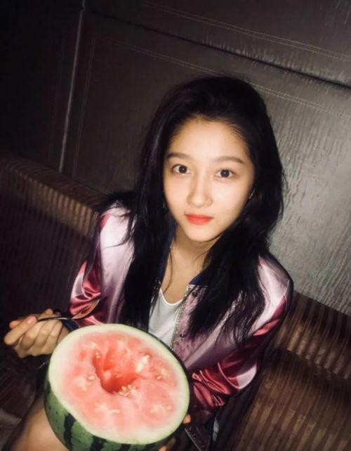 吃瓜的艺术照,吃瓜艺术照背后的故事