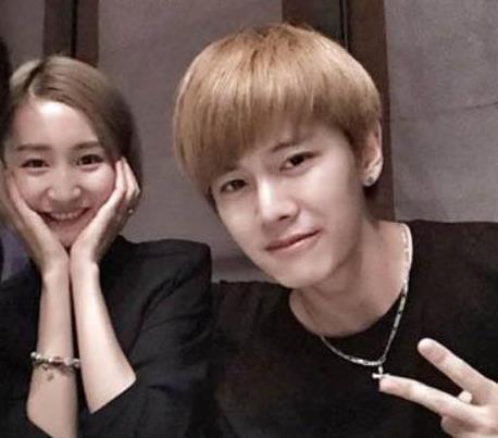 抱着任嘉伦吃瓜,揭秘明星背后的温馨瞬间