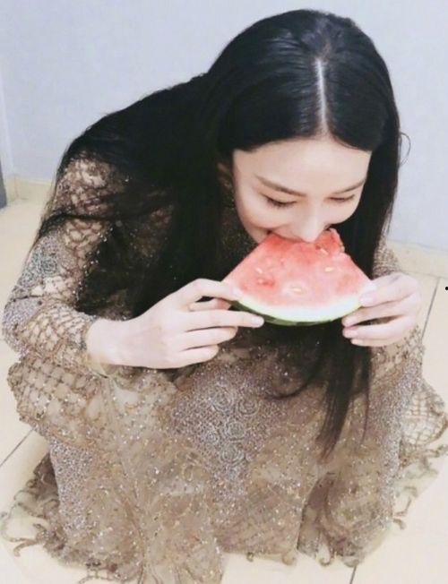 进裙吃瓜,一场虚拟世界的狂欢盛宴