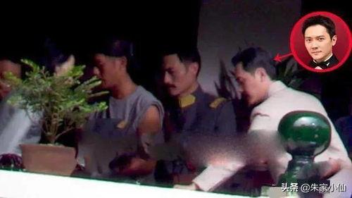 张杰吃瓜动图,揭秘明星幕后趣闻 第3张 张杰吃瓜动图,揭秘明星幕后趣闻 第3张